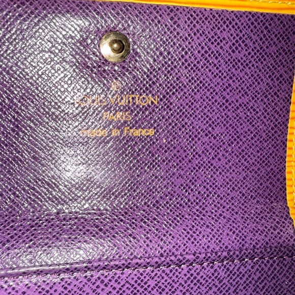 Authentic Vintage Louis Vuitton Epi Wallet Foldout - Picture 2 of 10